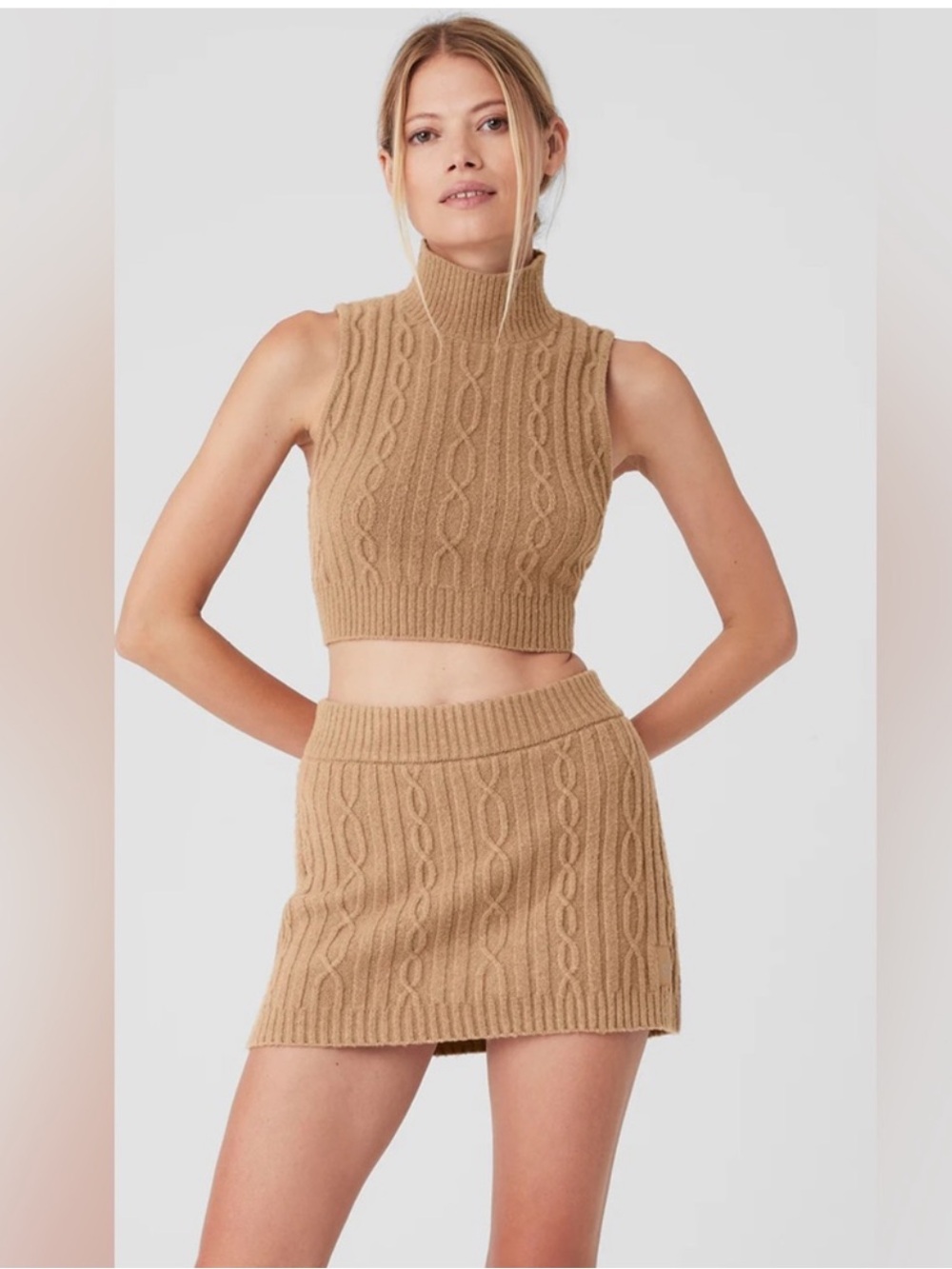 Alo Yoga Cable Knit Winter Bliss HR Mini Skirt Toasted Almond Sz M (8-10) W6381R